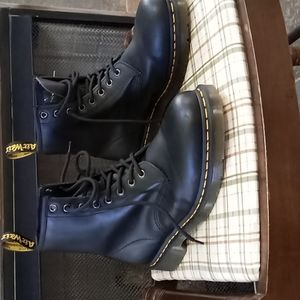 DOC MARTENS Women size 10 . Black. Only worn 2 or 3 times good condition
